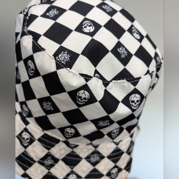 Ed Hardy - Picture 4 of 6